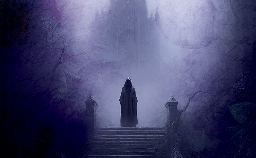 Une silhouette habillée d’une cape avec capuchon se tient au-dessus d’un escalier sombre. Derrière, un clocher s’élève dans la brume et un avion traverse le ciel. Ambiance diffuse mystérieuse dans les teintes de noir et mauve.